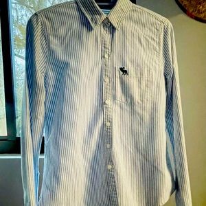 Abercrombie girls shirt size XL light blue stripes white perfect condition